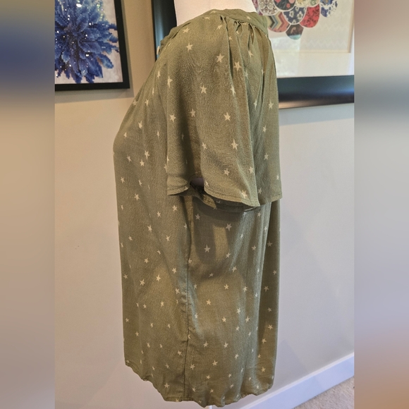 Sage Star Print Women's short sleeve button up Top - Picture 5 of 8